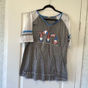 Cato Gray & White Raglan Tee with Patriotic Gnome Print 22/24W EUC